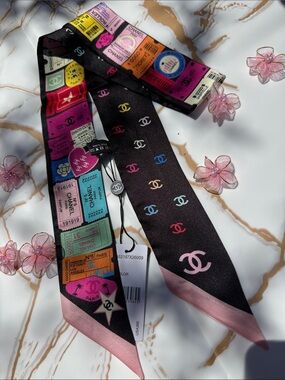ChaneI 100% silk Cruise 2024 bandeau scarf new with tag Very Beautiful